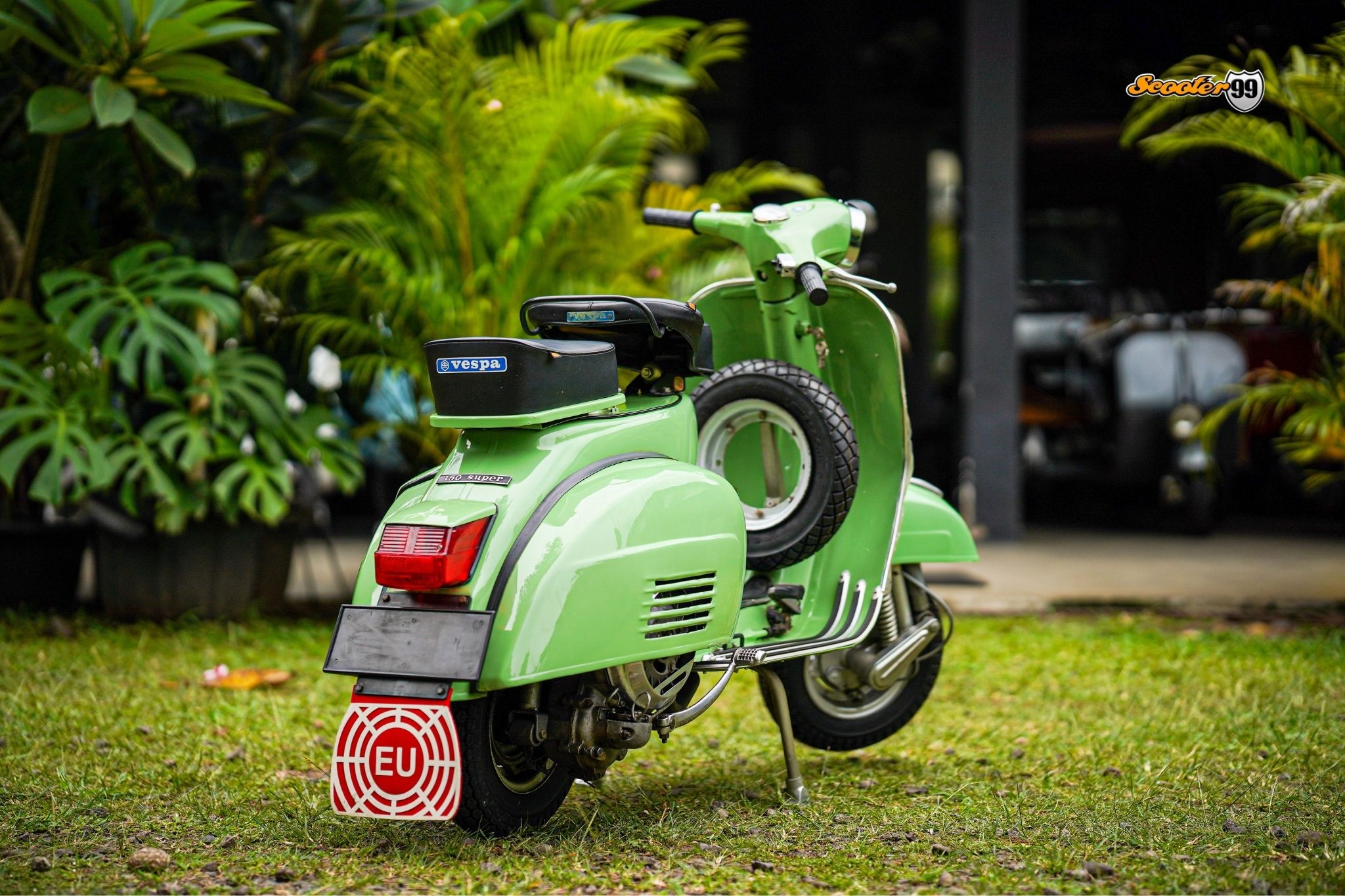 Vespa Super 150 Classic Green – front detail